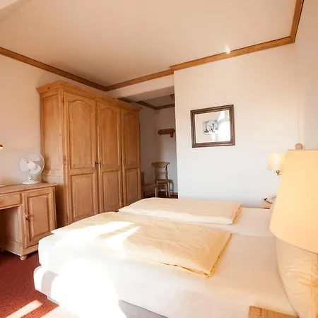 Stadt 3* 居特斯洛